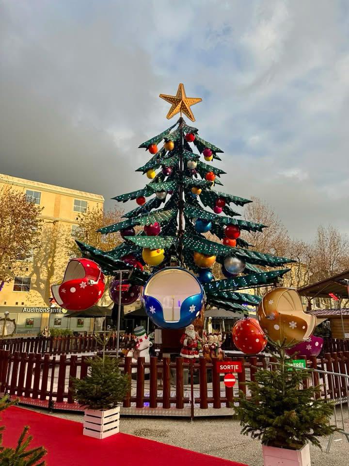 Manège sapin de Noël monumental