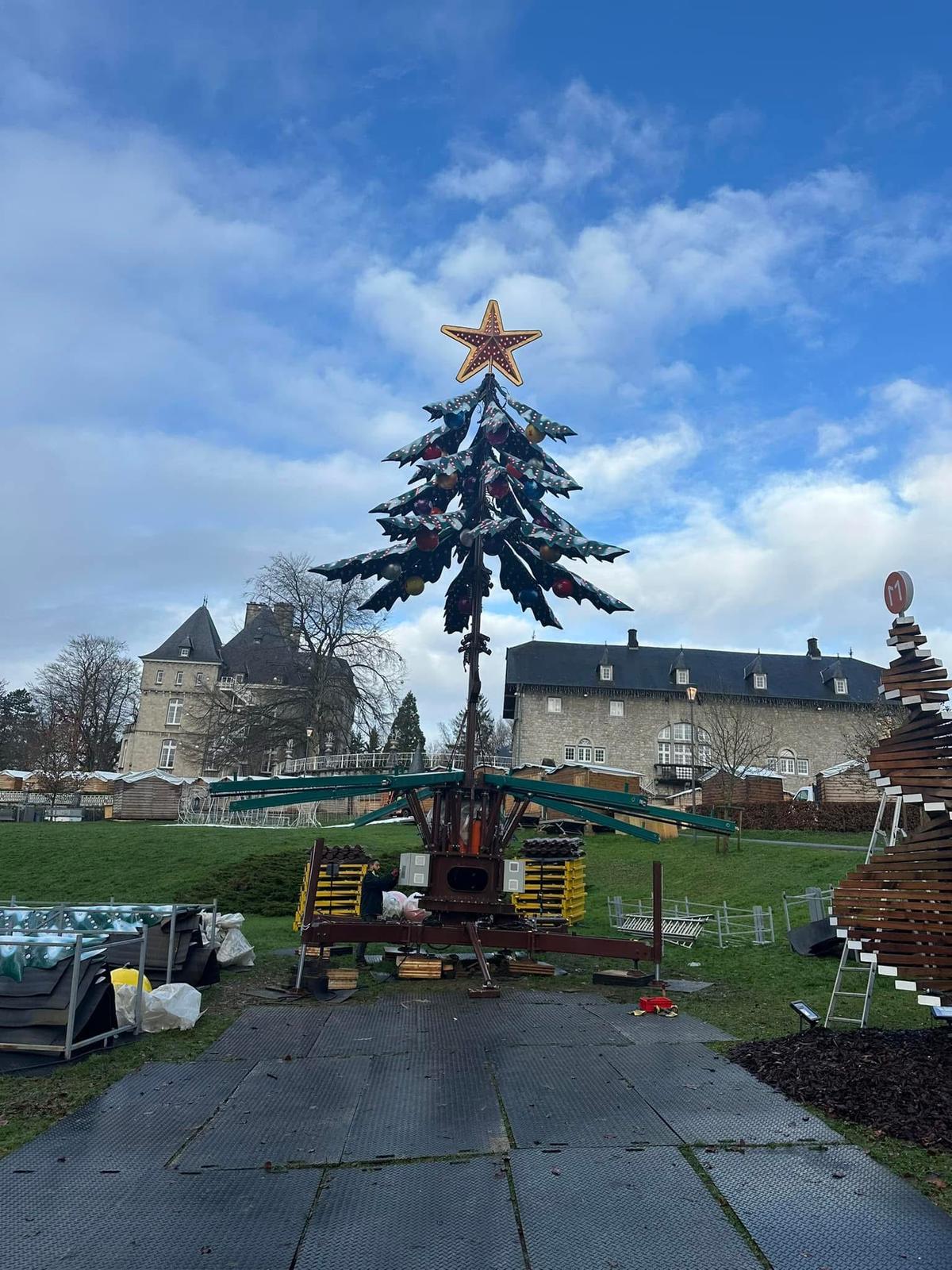 Montage du manège sapin de Noël
