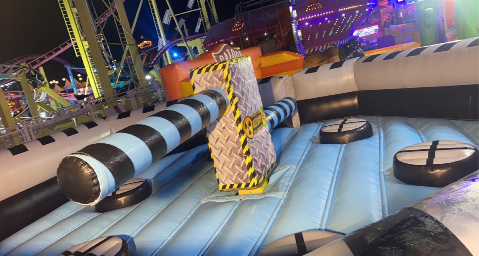 Wipe Out gonflable vue d'ensemble